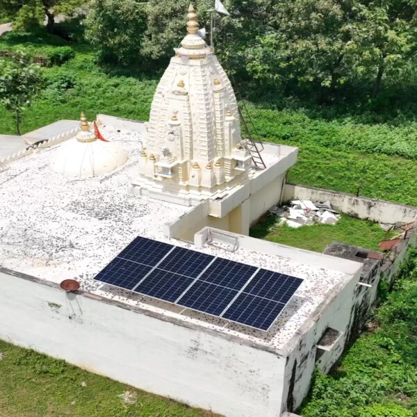 Solar_Powered_Temple_at_Suki_Village